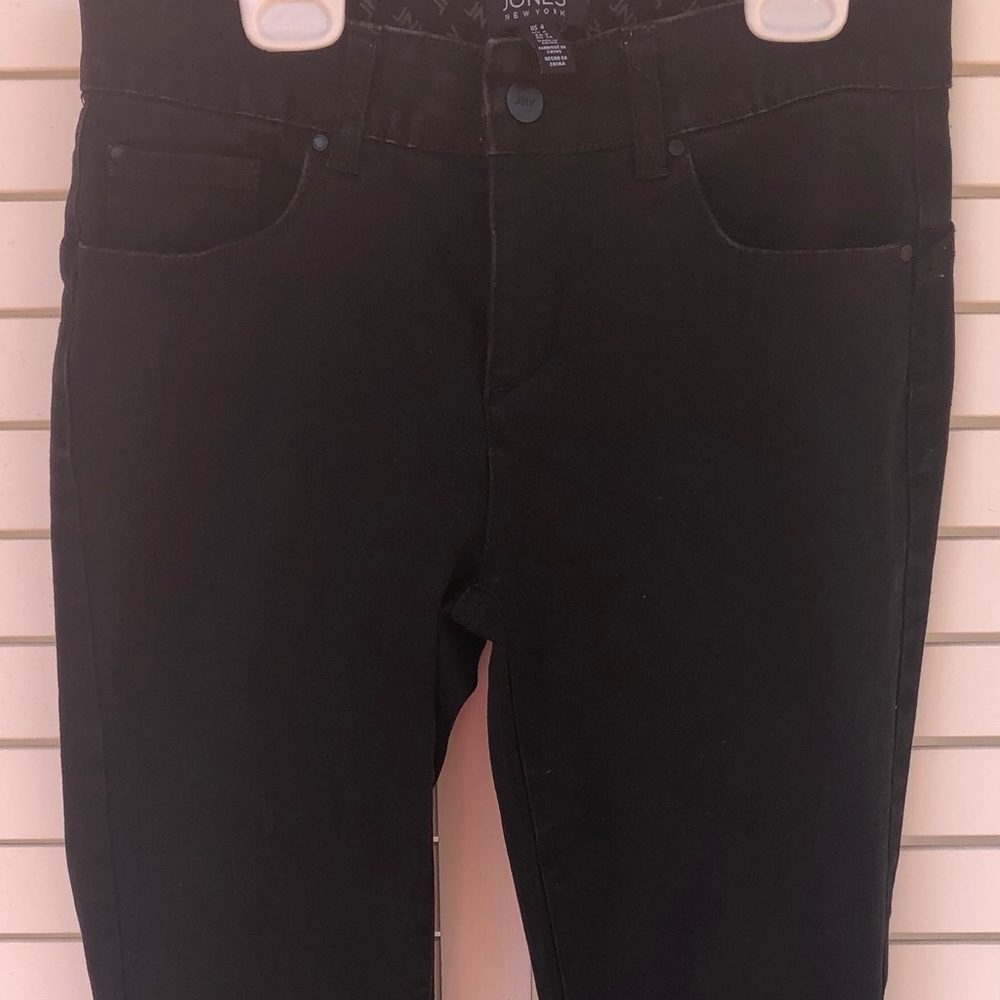 JEANS JONES NY SIZE 4 BLACK
